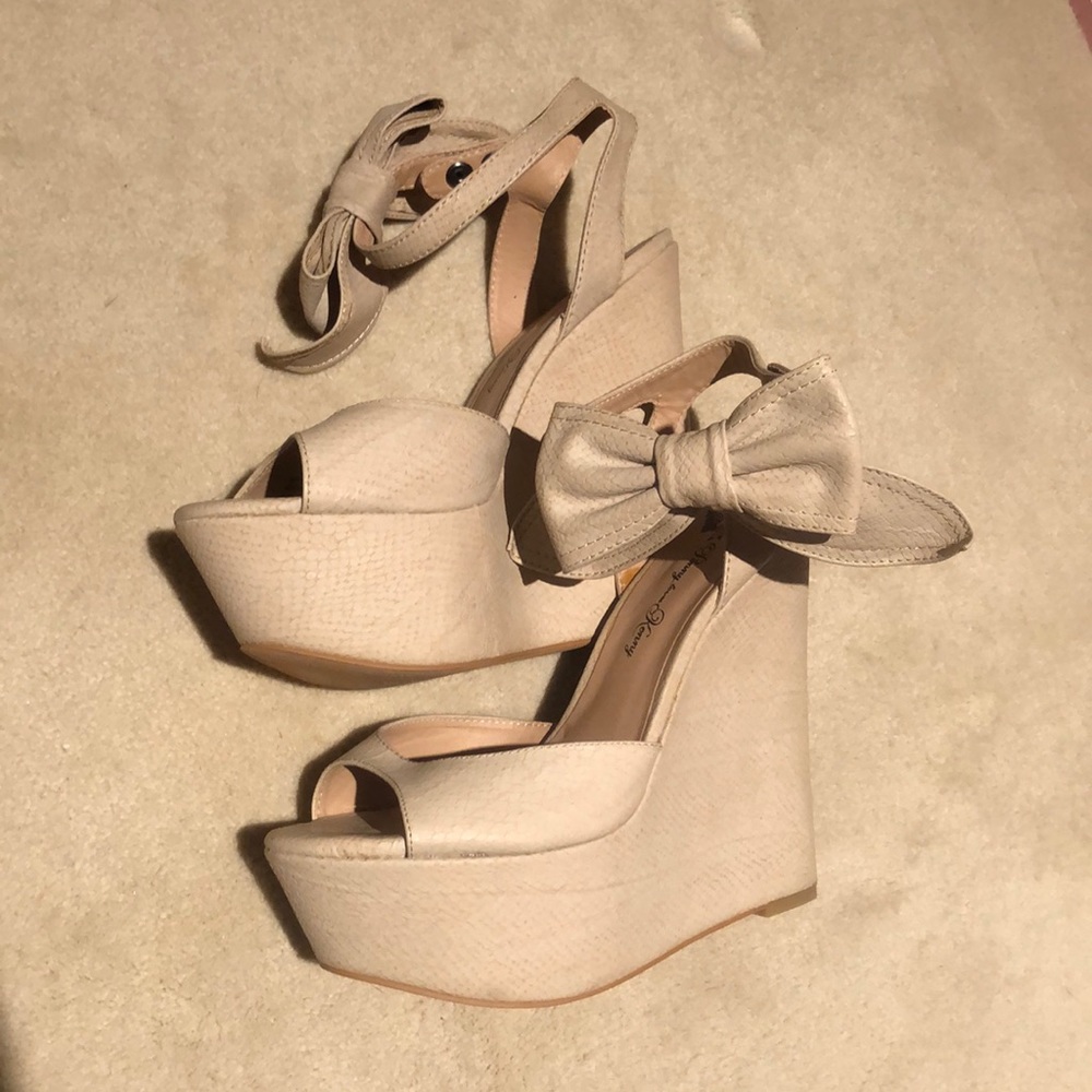 Penny Loves Kenny Wedges